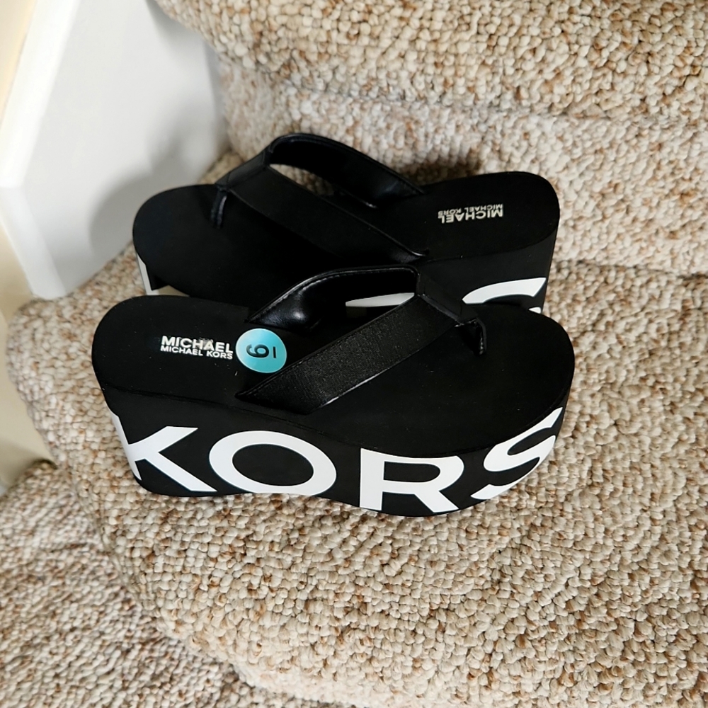 Michael Kors platform flip flop size 6